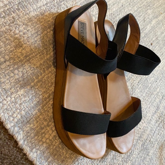 Platform sandals. - Picture 1 of 2